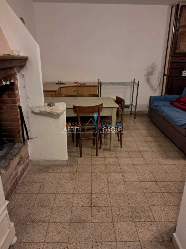 appartamento in vendita a Massa in zona Antona
