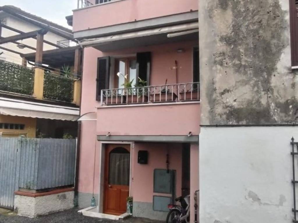 casa indipendente in vendita a Massa in zona Castagnola