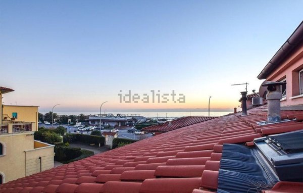 casa indipendente in vendita a Massa in zona Marina dei Ronchi