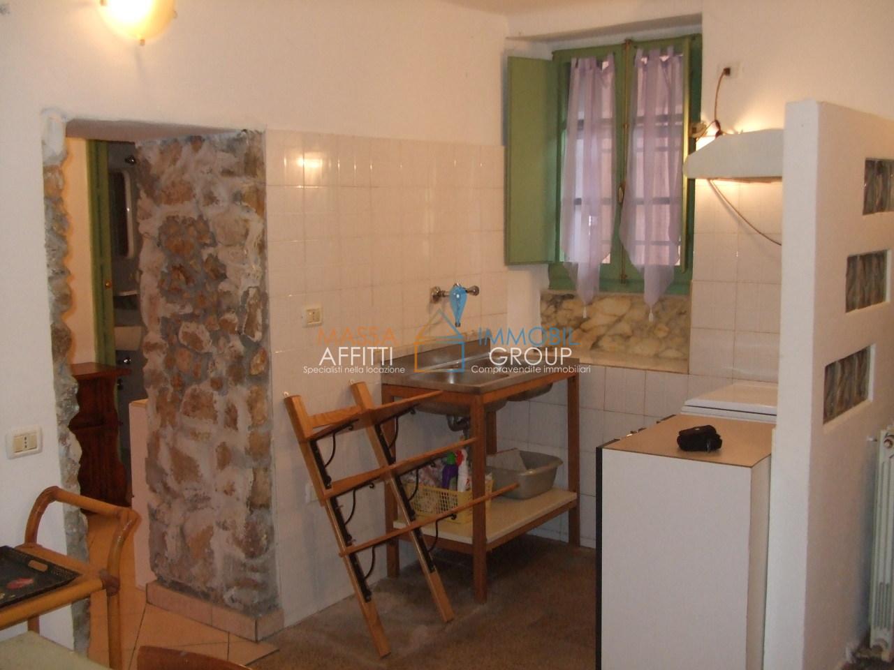 casa indipendente in vendita a Massa in zona Antona