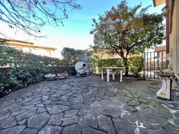 appartamento in vendita a Massa in zona Marina di Massa