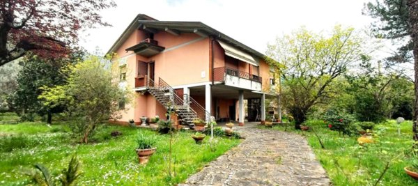 casa indipendente in vendita a Massa in zona Romagnano