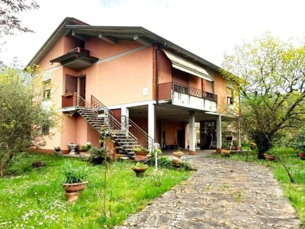 casa indipendente in vendita a Massa in zona Mirteto