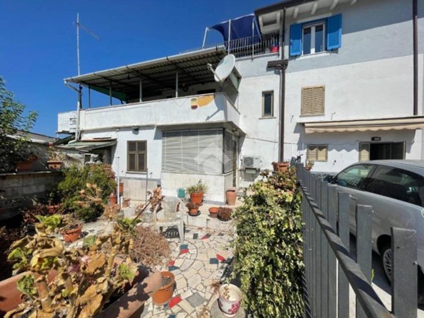 casa indipendente in vendita a Massa
