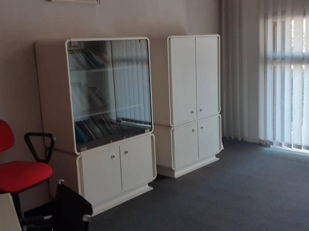negozio in vendita a Massa in zona Marina dei Ronchi