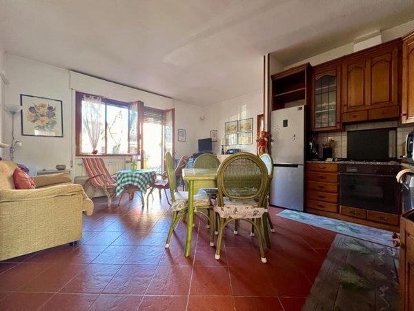 appartamento in vendita a Massa in zona Marina di Massa