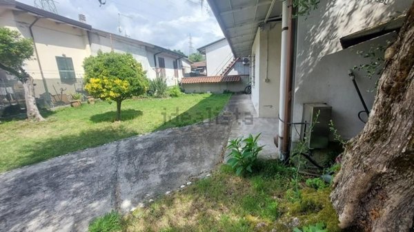 casa indipendente in vendita a Massa in zona Romagnano