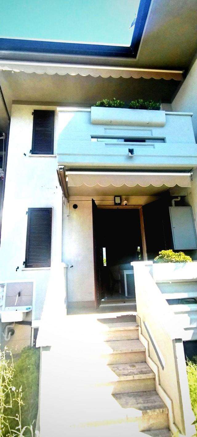 casa indipendente in vendita a Massa in zona Marina di Massa