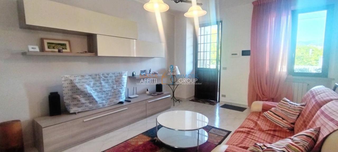 casa indipendente in vendita a Massa in zona Marina di Massa