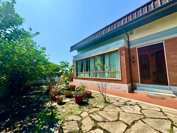 casa indipendente in vendita a Massa in zona Centro Storico
