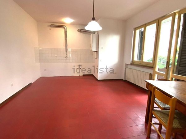 appartamento in vendita a Massa in zona Marina di Massa