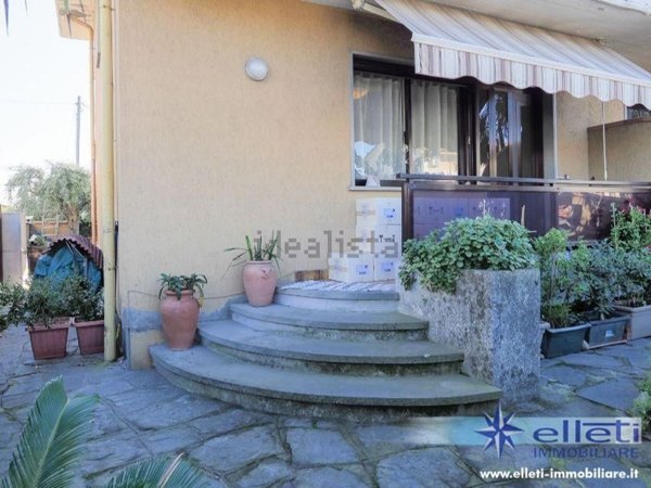 casa indipendente in vendita a Massa in zona Marina di Massa