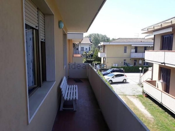 appartamento in vendita a Massa in zona Marina dei Ronchi