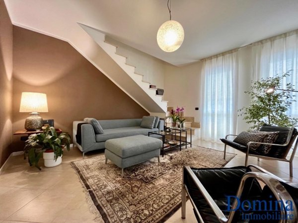 casa indipendente in vendita a Massa