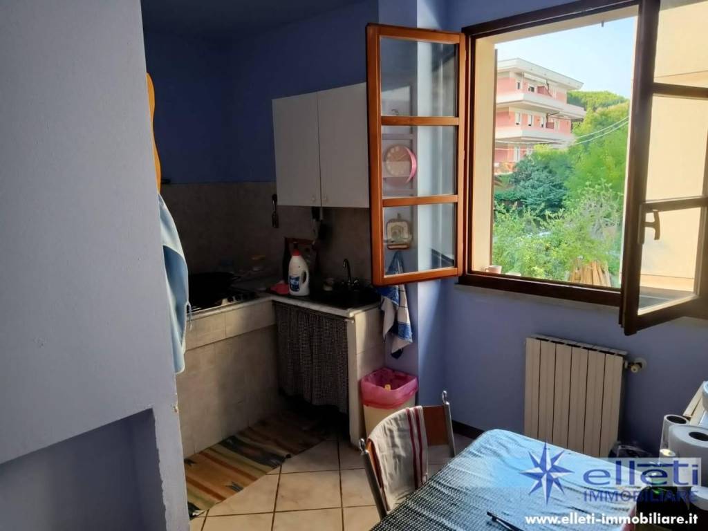 appartamento in vendita a Massa in zona Marina di Massa