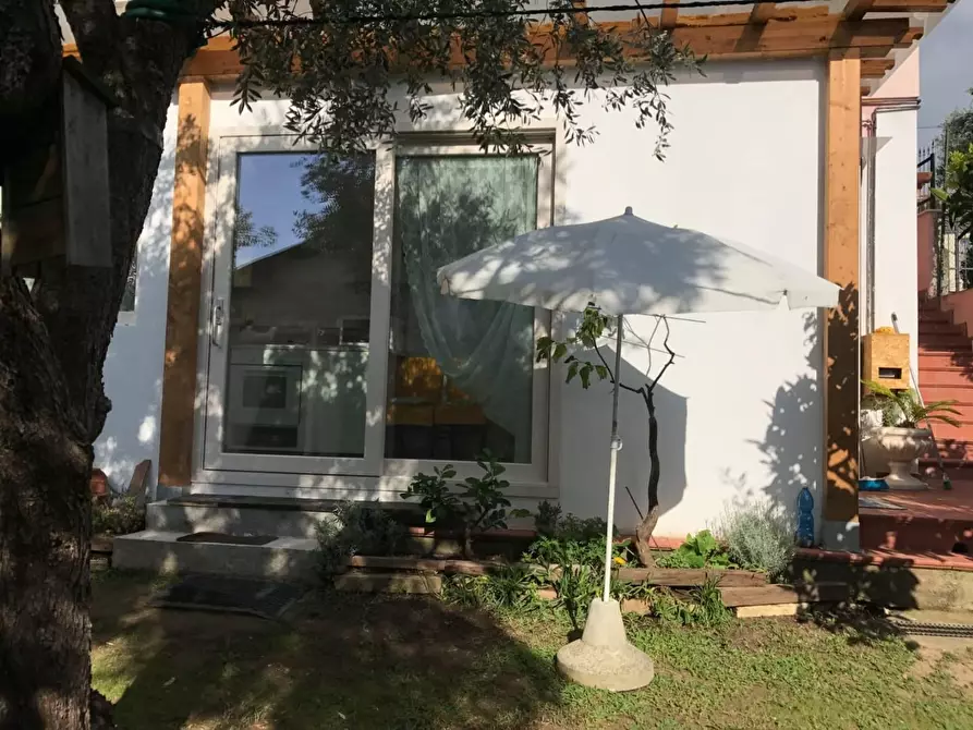 casa indipendente in vendita a Massa in zona Marina di Massa
