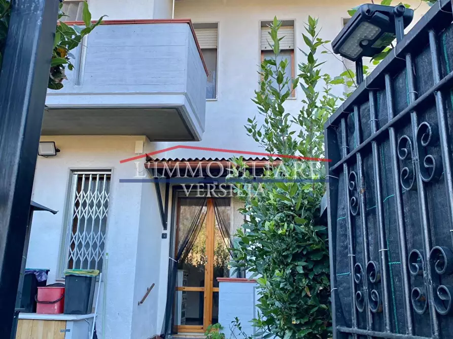 casa indipendente in vendita a Massa in zona Marina di Massa