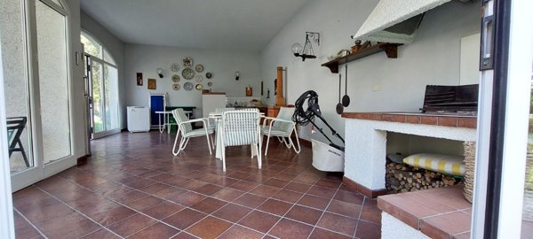 casa semindipendente in vendita a Massa in zona Marina di Massa