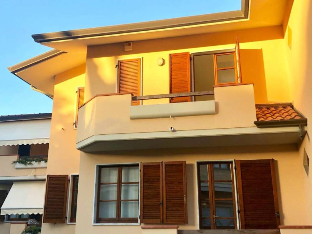 casa indipendente in vendita a Massa in zona Marina di Massa