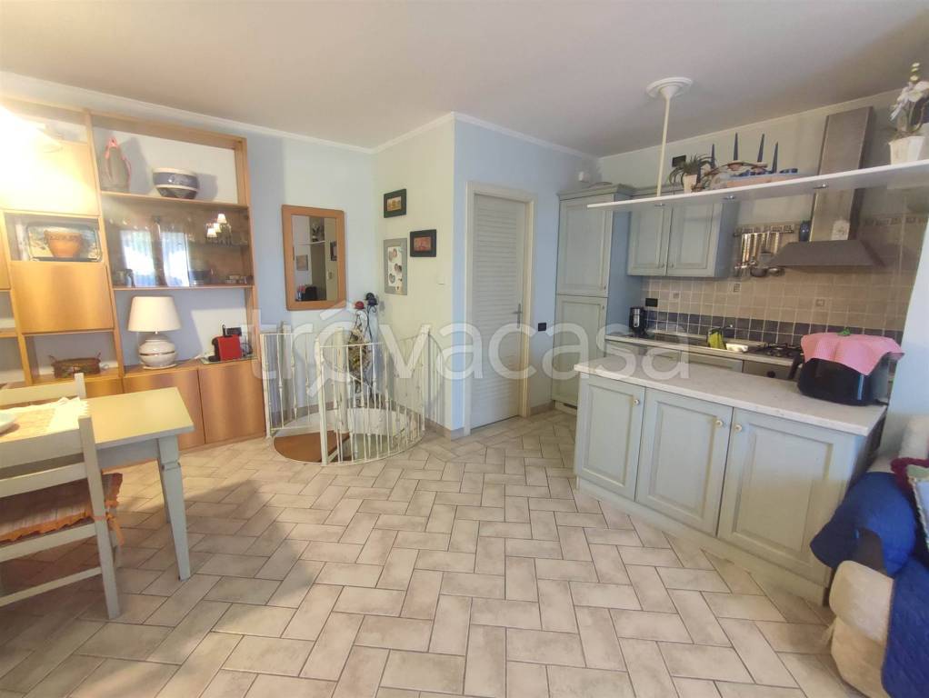 appartamento in vendita a Massa in zona Marina dei Ronchi