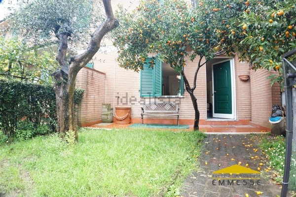 casa indipendente in vendita a Massa