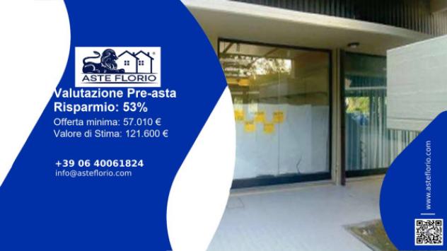 negozio in vendita a Massa in zona Marina dei Ronchi