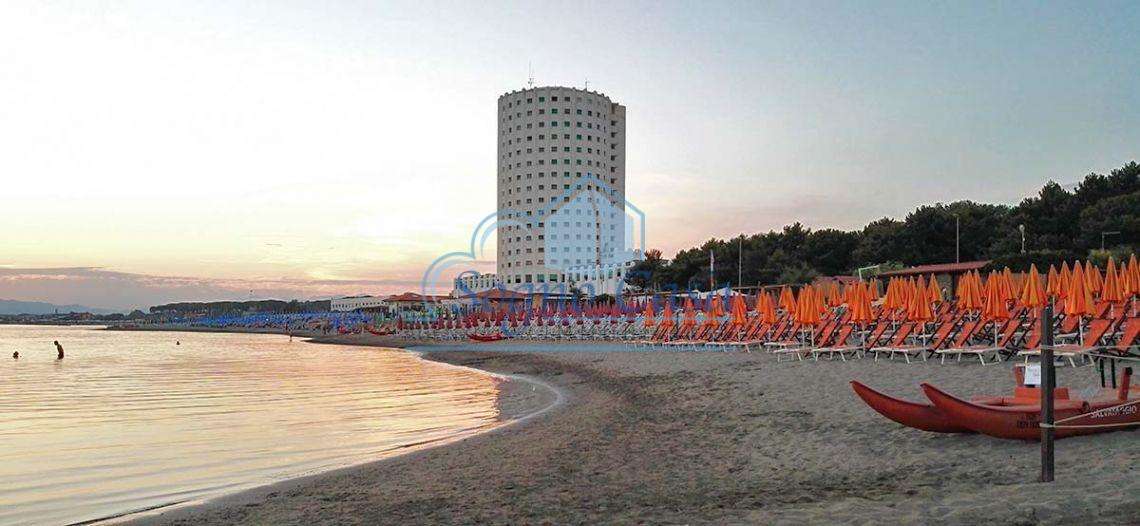 casa indipendente in vendita a Massa in zona Marina di Massa