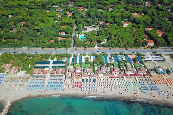 casa indipendente in vendita a Massa in zona Marina di Massa