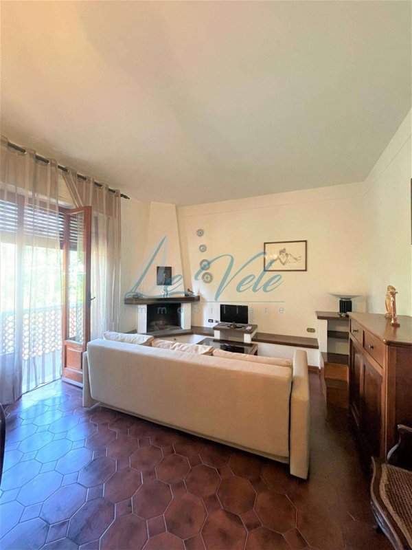 casa indipendente in vendita a Massa in zona Marina di Massa