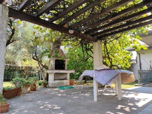 casa indipendente in vendita a Massa in zona Centro Storico