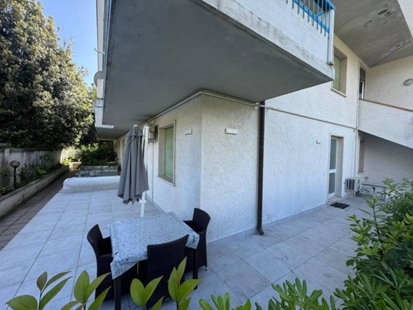 appartamento in vendita a Massa in zona Marina di Massa