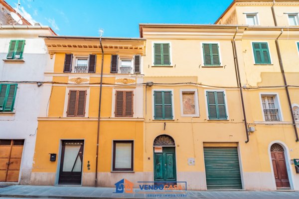 casa indipendente in vendita a Massa in zona Centro Storico