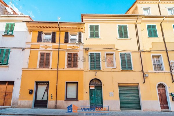 appartamento in vendita a Massa in zona Centro Storico