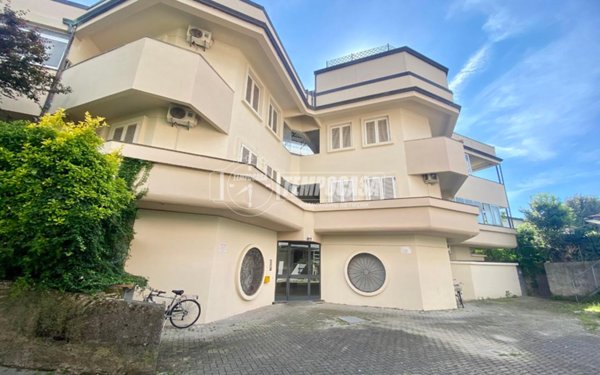 appartamento in vendita a Massa in zona Marina di Massa