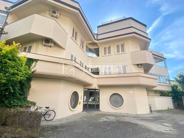 appartamento in vendita a Massa in zona Marina di Massa