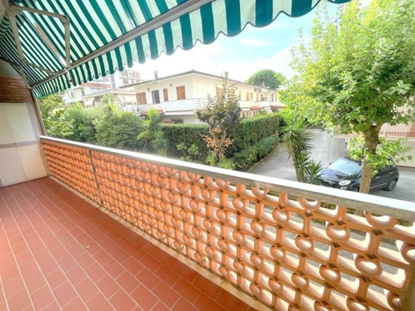 appartamento in vendita a Massa in zona Marina dei Ronchi