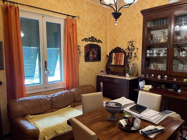 casa indipendente in vendita a Massa
