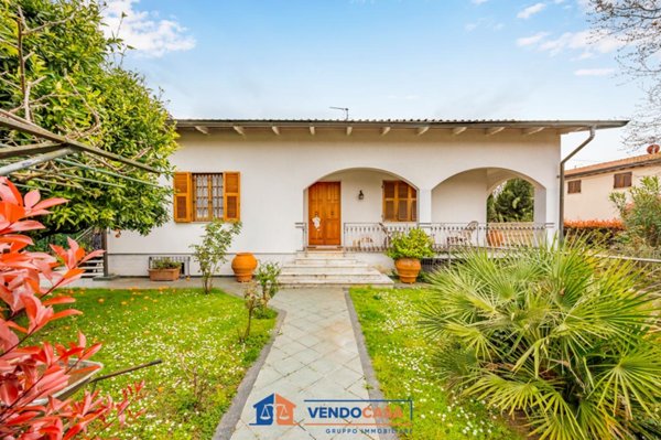 casa indipendente in vendita a Massa in zona Centro Storico