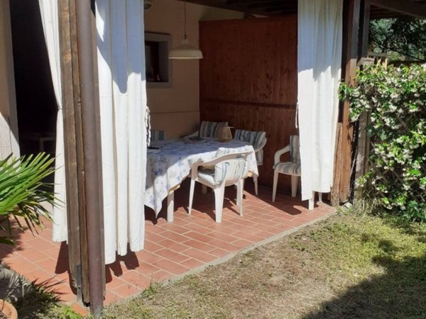 casa indipendente in vendita a Massa in zona Marina dei Ronchi