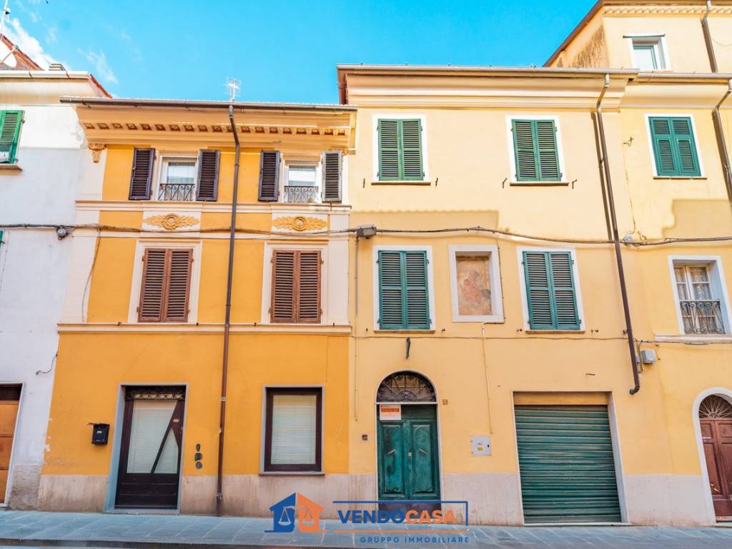 casa indipendente in vendita a Massa in zona Centro Storico