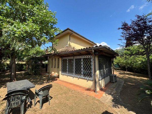 casa indipendente in vendita a Massa in zona Romagnano