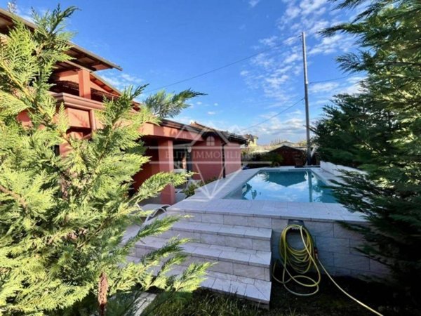casa indipendente in vendita a Massa in zona Marina di Massa