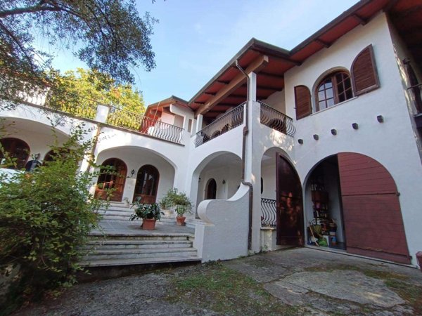 casa indipendente in vendita a Massa in zona Centro Storico