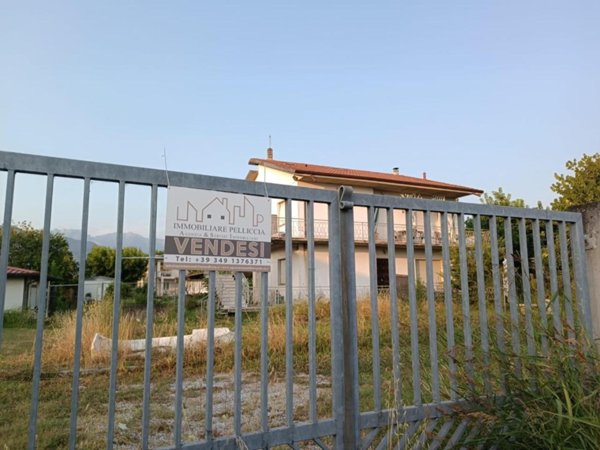 casa indipendente in vendita a Massa in zona Marina di Massa