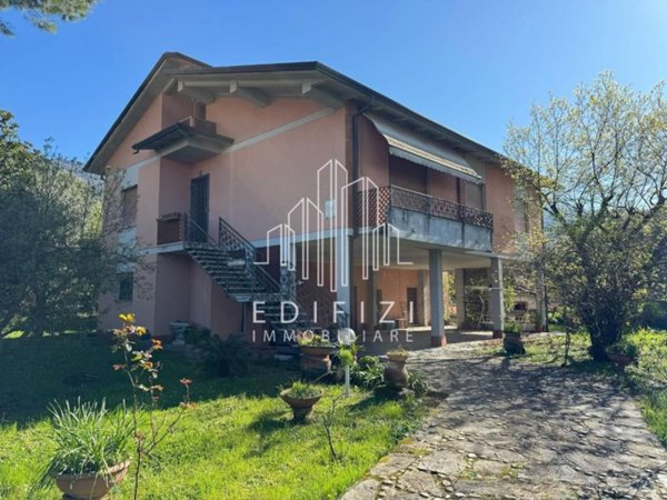 casa indipendente in vendita a Massa in zona Marina di Massa