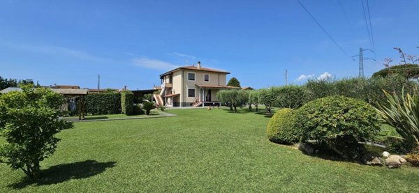 casa indipendente in vendita a Massa