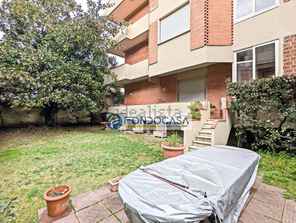 appartamento in vendita a Massa in zona Marina di Massa