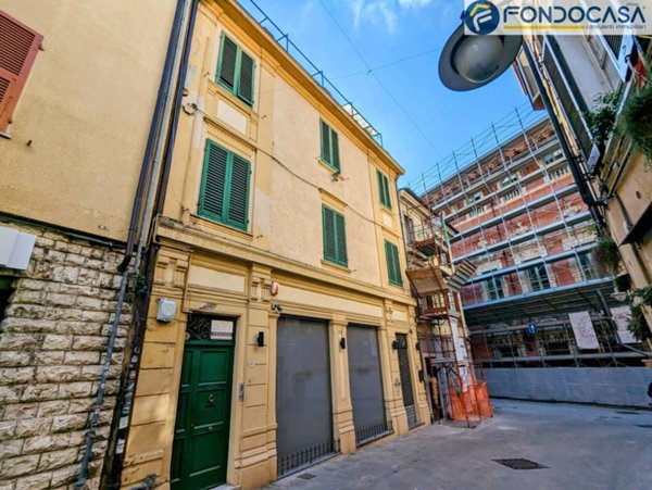 appartamento in vendita a Massa in zona Centro Storico