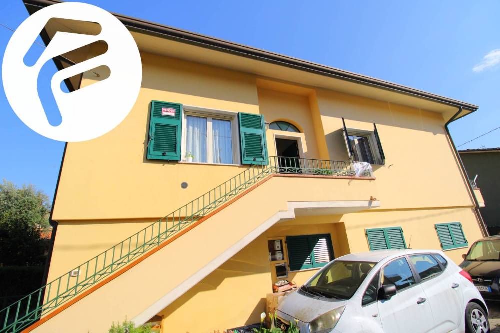 casa indipendente in vendita a Massa in zona Marina di Massa
