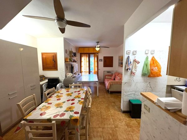 casa indipendente in vendita a Massa in zona Marina dei Ronchi